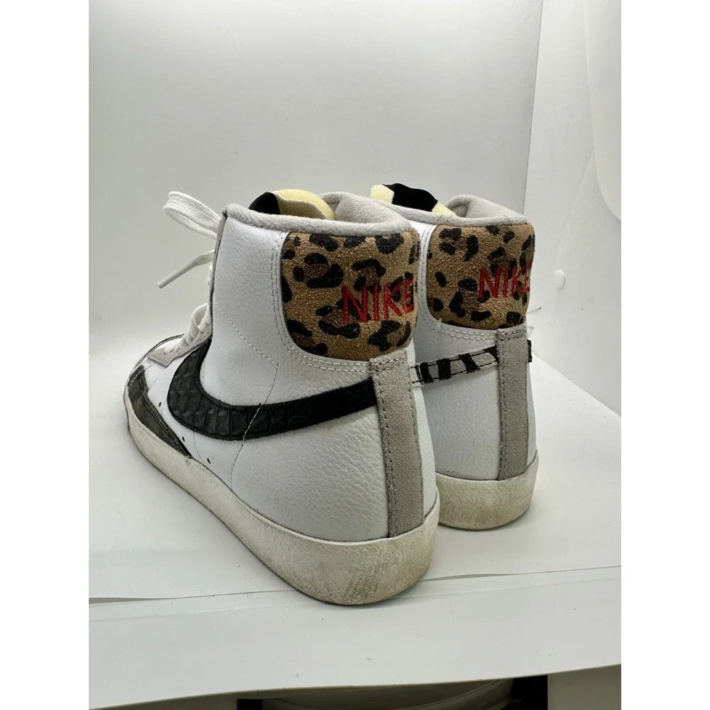 Nike sneakers white